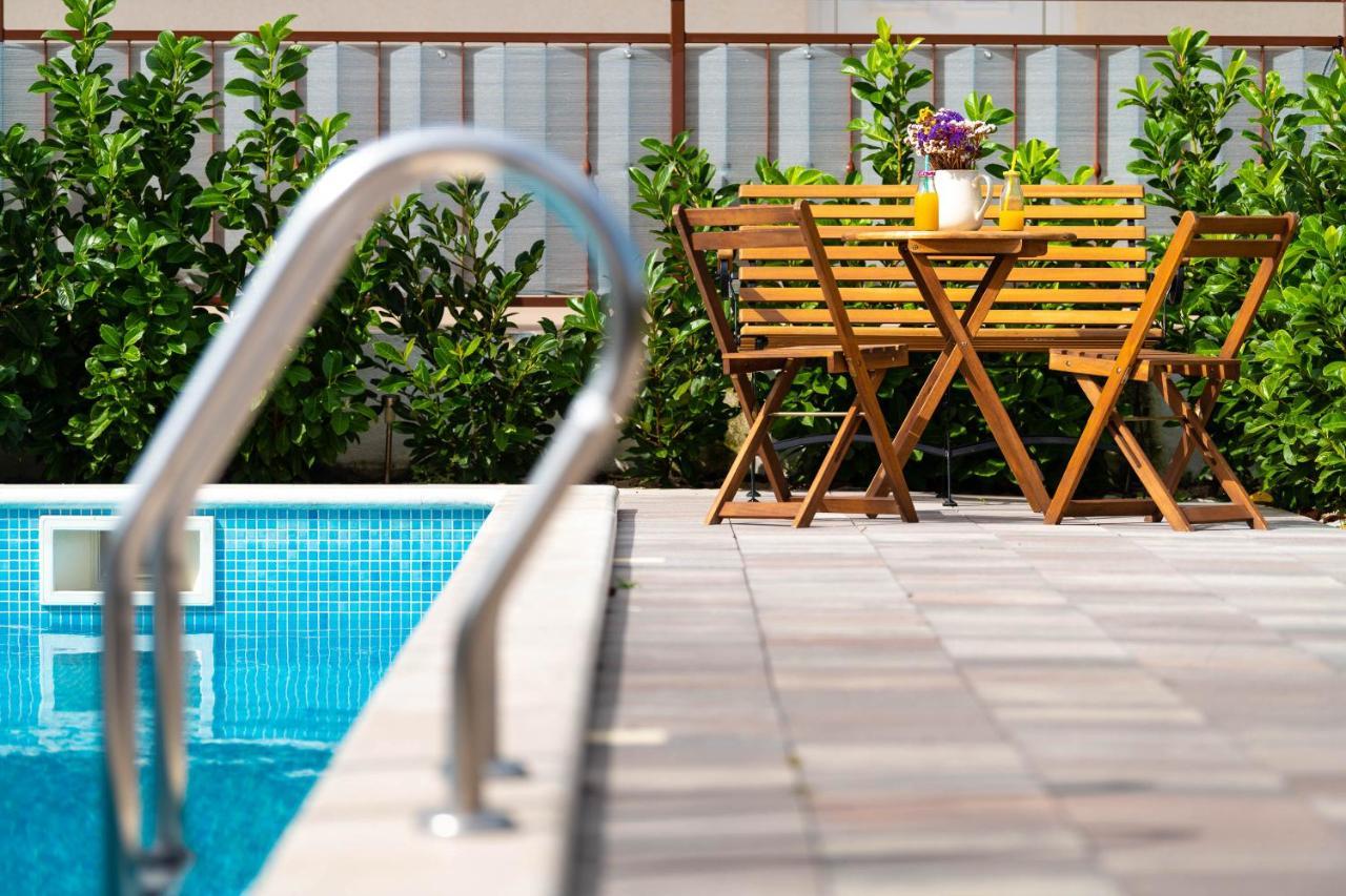 Central Dalmatian Pool&Grill House Gustirna 外观 照片